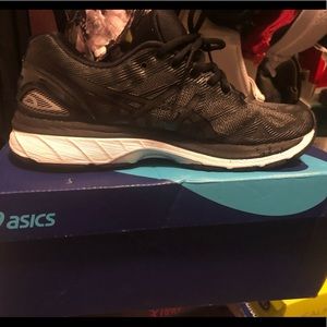 ASICS Nimbus gel 19
